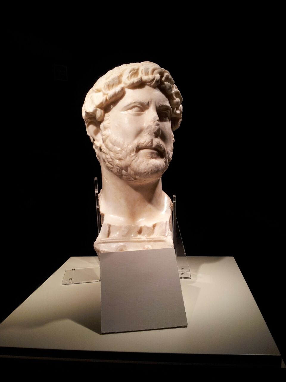 Busto del emperador Adriano - Museo Arqueológico Cayetano Mergelina de Yecla (MAYE)